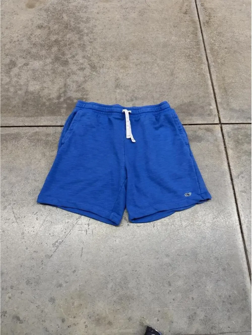 vineyard vines blue small logo sweat shorts size medium